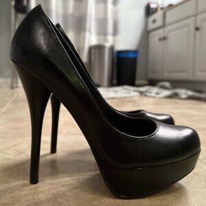 ***NEVER WORN*** Black high heel shoes, size: 8.5 M